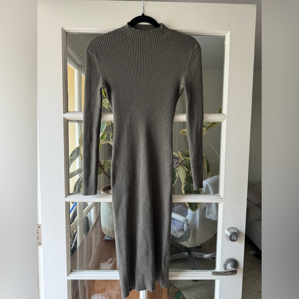 Dress - Picture 2 of 4